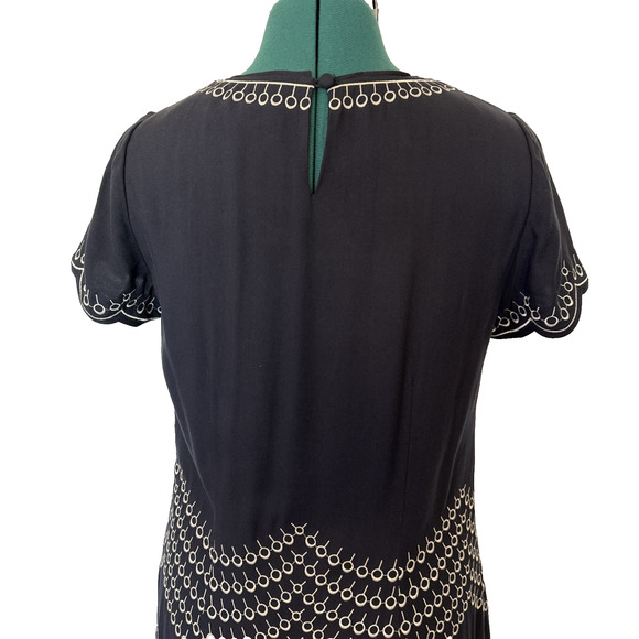 Boden Navy Blue White Embroidered Shift Dress Short Scalloped Sleeve Size 4 Long - Picture 7 of 11